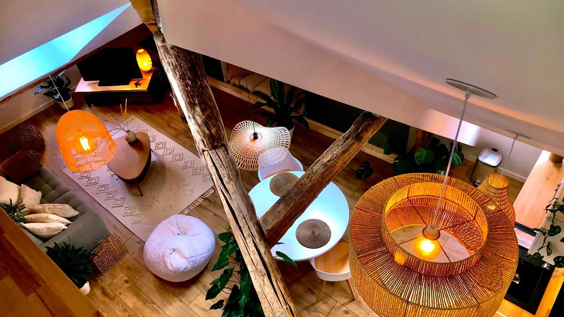 Appartamento Nid Douillet Sous Les Toits Avec Jacuzzi Bagnères-de-Bigorre Francia