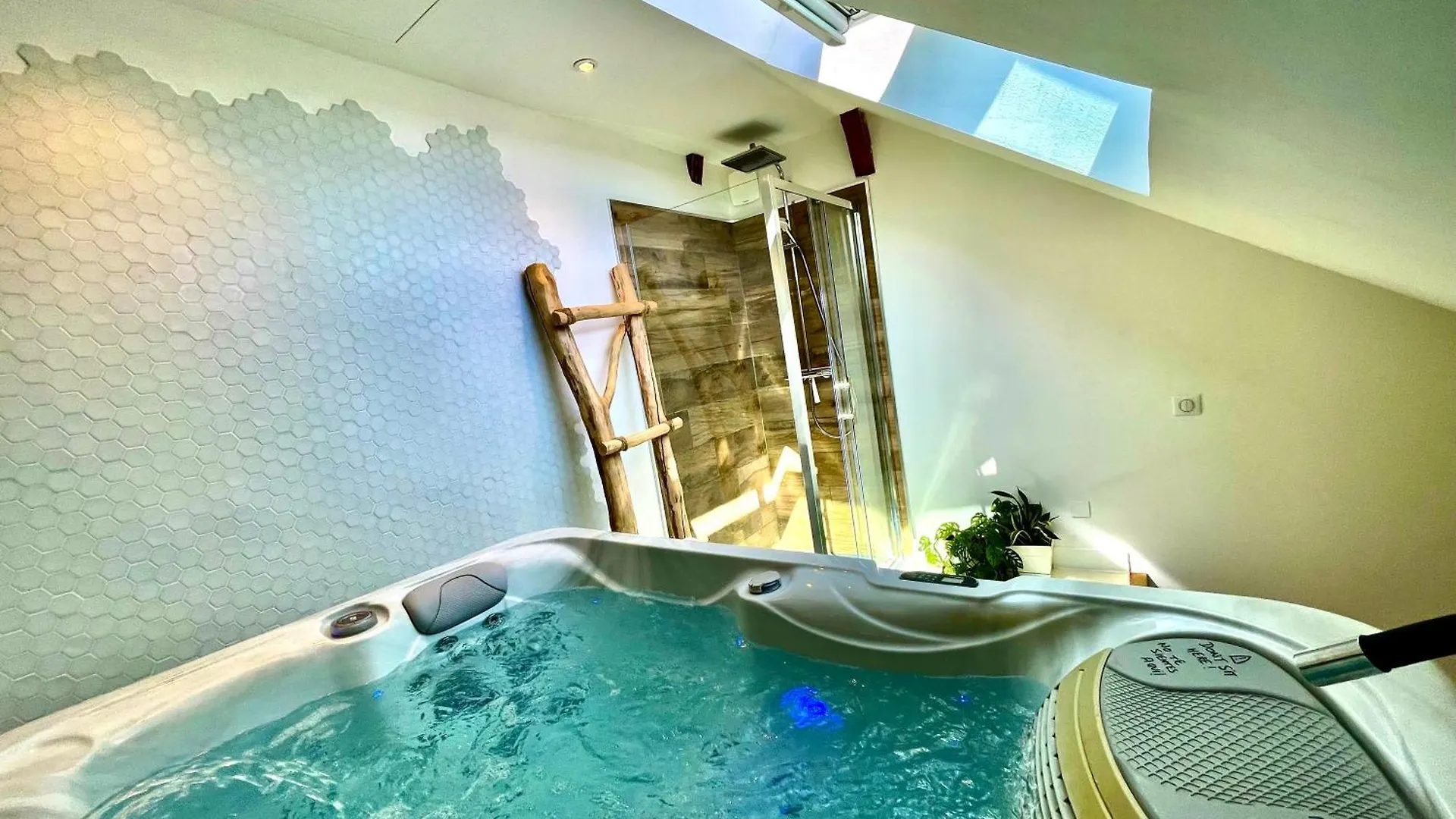 Appartamento Nid Douillet Sous Les Toits Avec Jacuzzi Bagnères-de-Bigorre