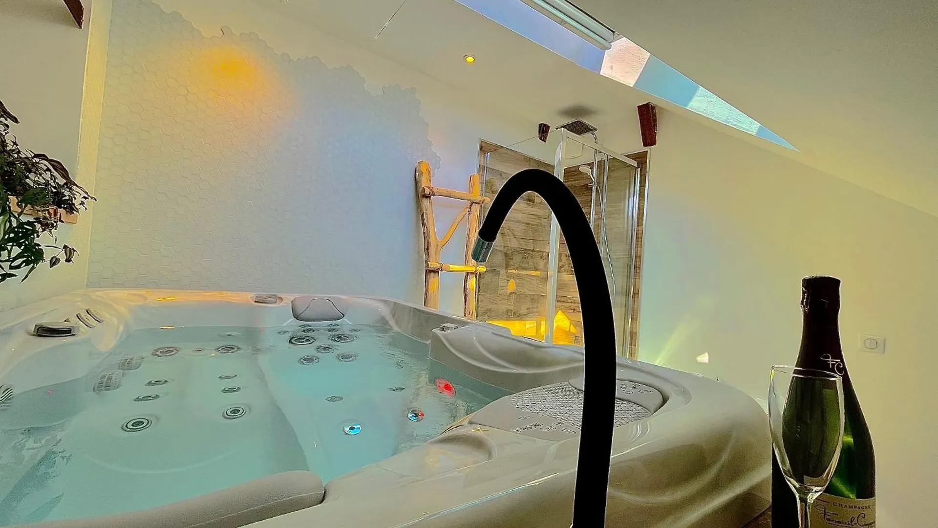 Appartamento Nid Douillet Sous Les Toits Avec Jacuzzi Bagnères-de-Bigorre