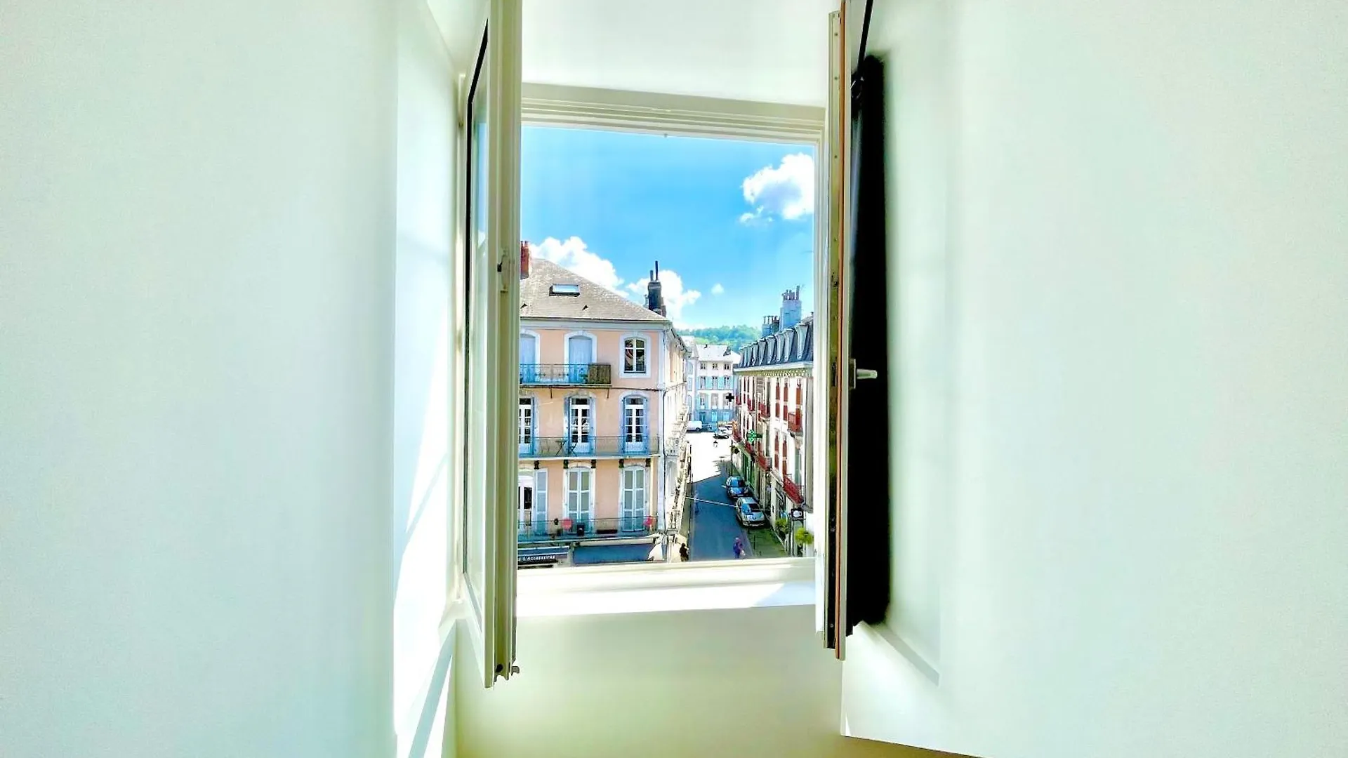 Appartamento Nid Douillet Sous Les Toits Avec Jacuzzi Bagnères-de-Bigorre 0*,  Francia